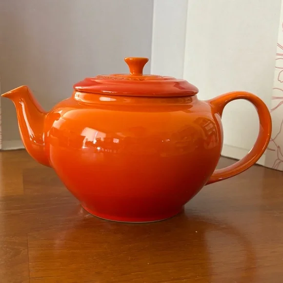 Le Creuset stoneware orange-red flame teapot with stainless steel strainer - Picture 6 of 16